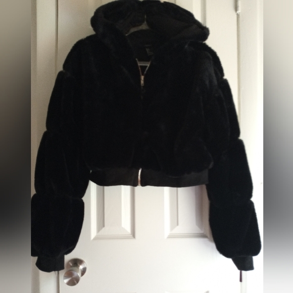 Forever 21 Jackets & Blazers - FASHION! Bomber Jacket! Women's Black Faux Fur W/ Hood and Detailed Sleeves.